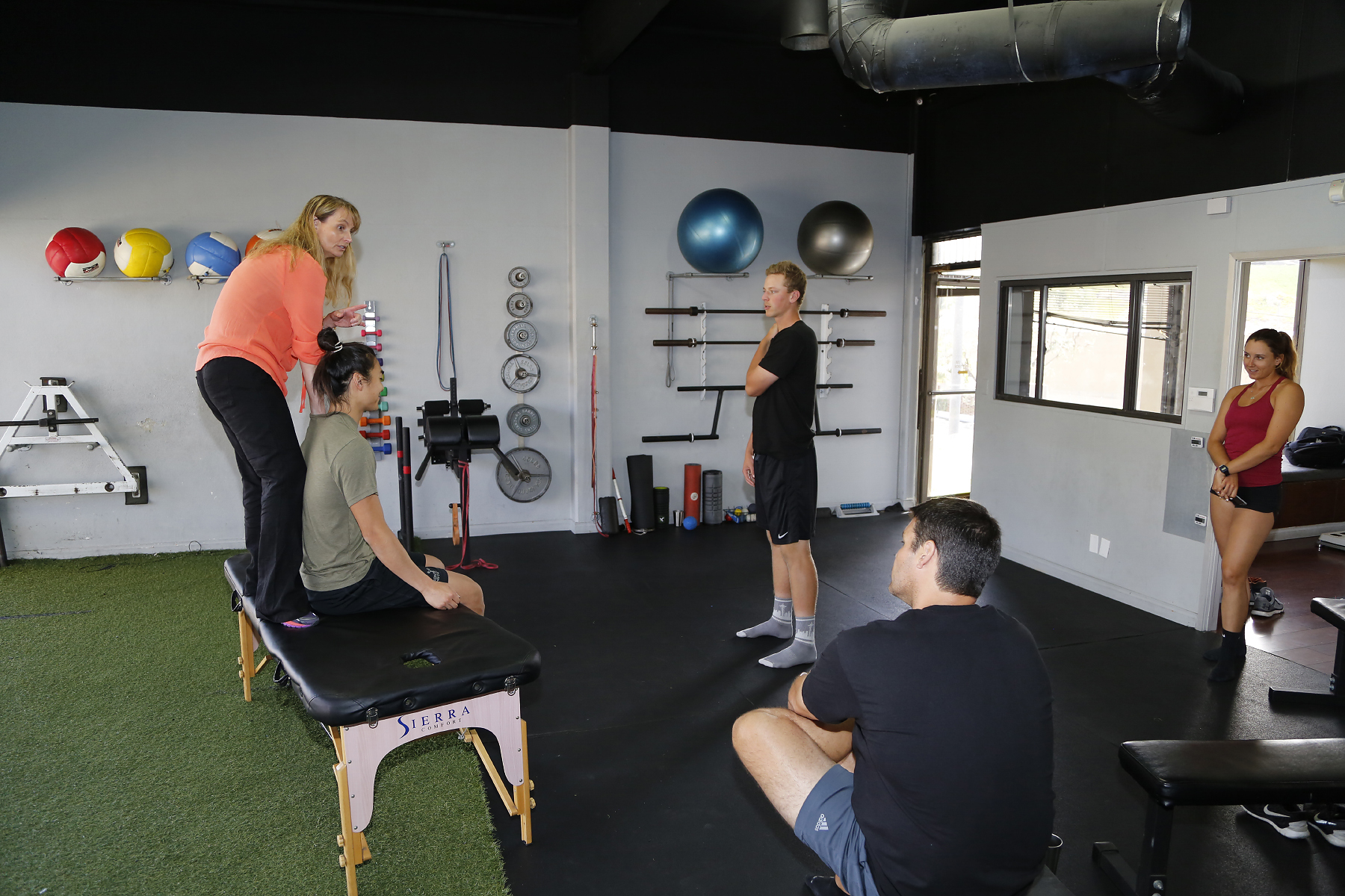 Fascia Release Dynamic Stretch Simone Fortier teaching NeuroFascial Release Dynamic Stretch™ to qualified practitioners